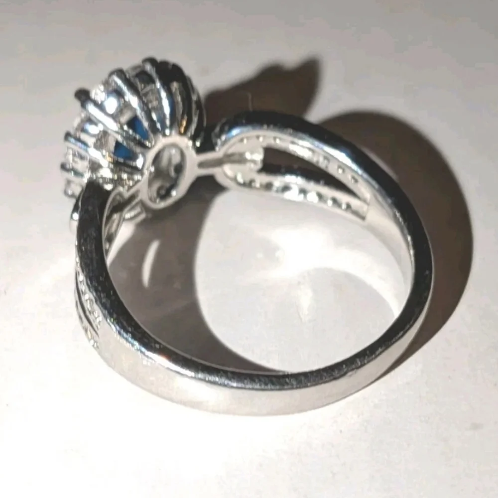 Stunning Ladie's Sapphire Gemstone Zirconia Engagement Ring Sz 7